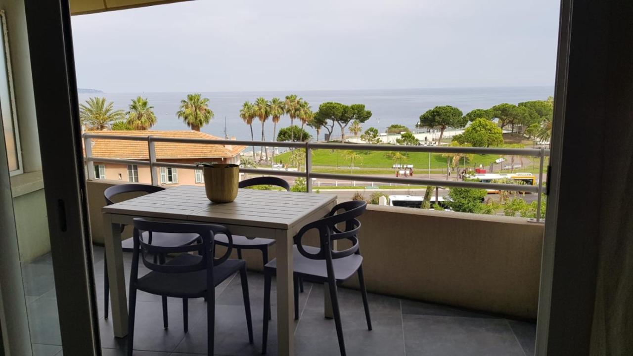 Nice: Bel Vue Avec Grande Terrasse Leilighet *